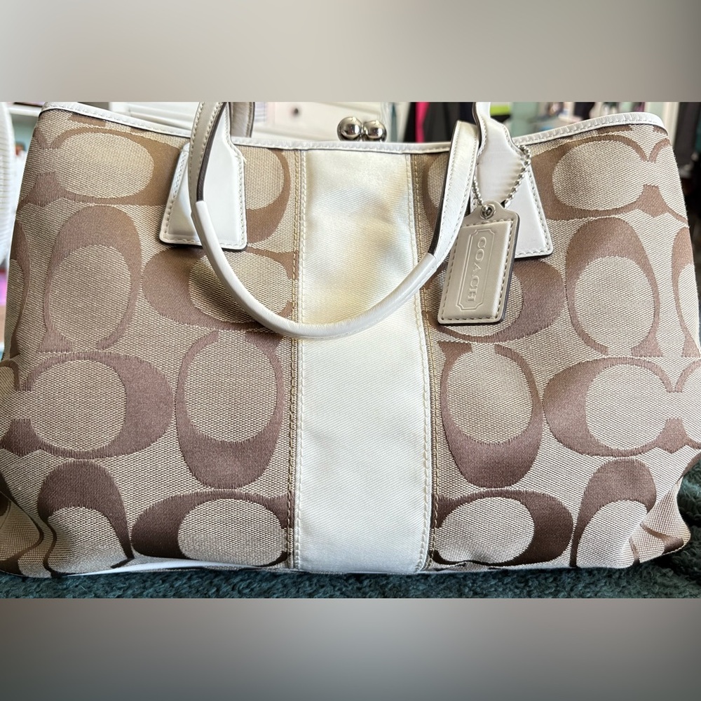Authentic Coach Kisslock Tan Brown Beige Signature Carryall Shoulder Bag